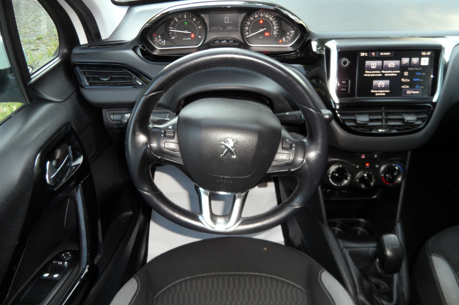 Peugeot 208 1.6 HDI / EURO6 , снимка 11 - Автомобили и джипове - 54767415