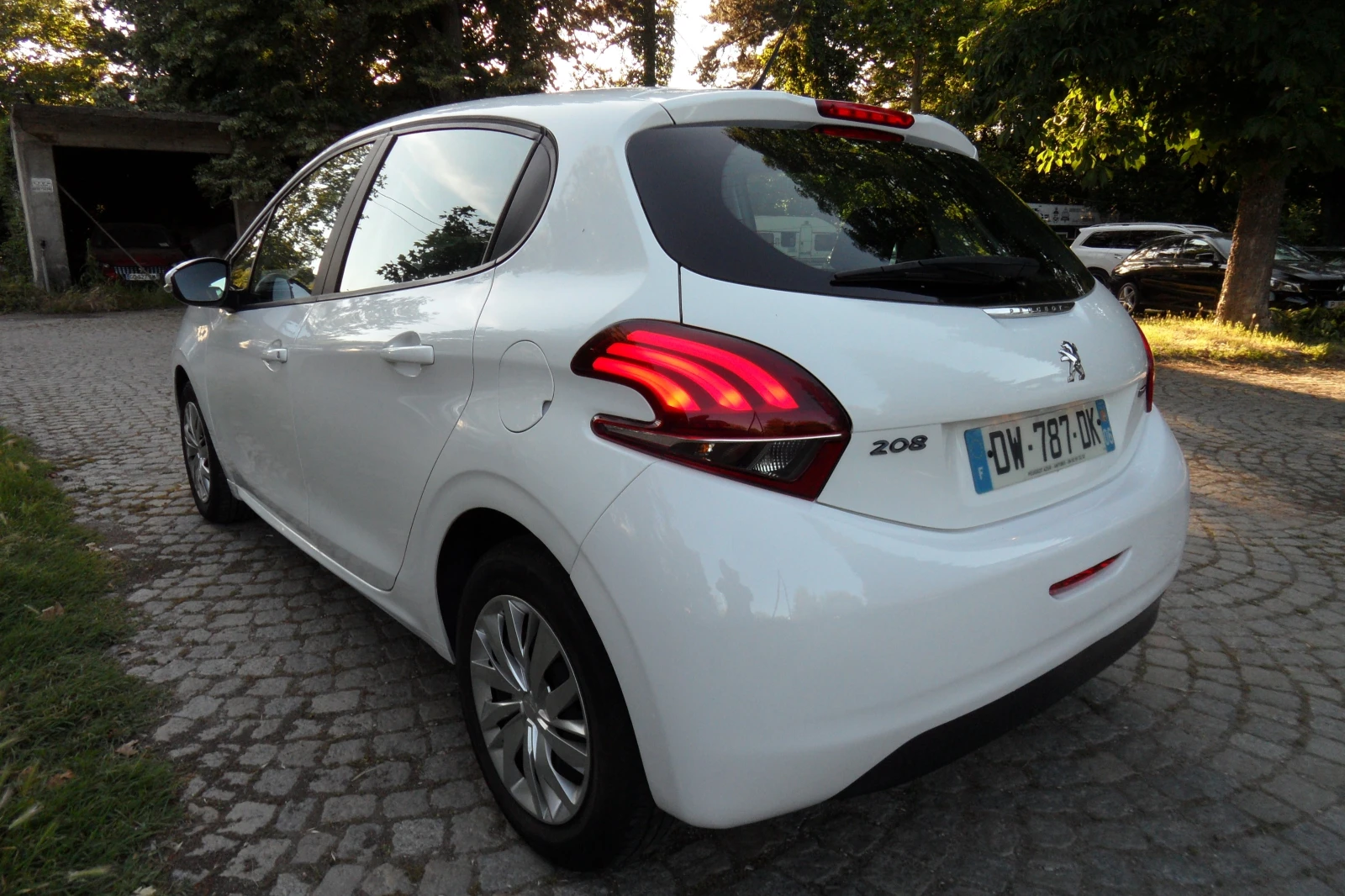 Peugeot 208 1.6 HDI / EURO6 , снимка 8 - Автомобили и джипове - 54767415