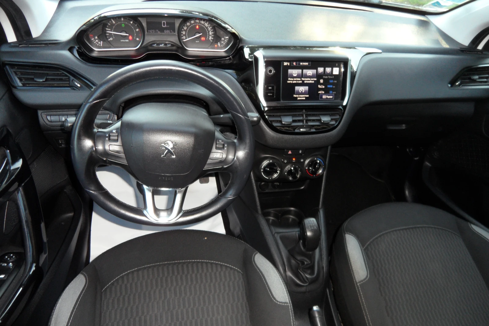 Peugeot 208 1.6 HDI / EURO6 , снимка 10 - Автомобили и джипове - 54767415