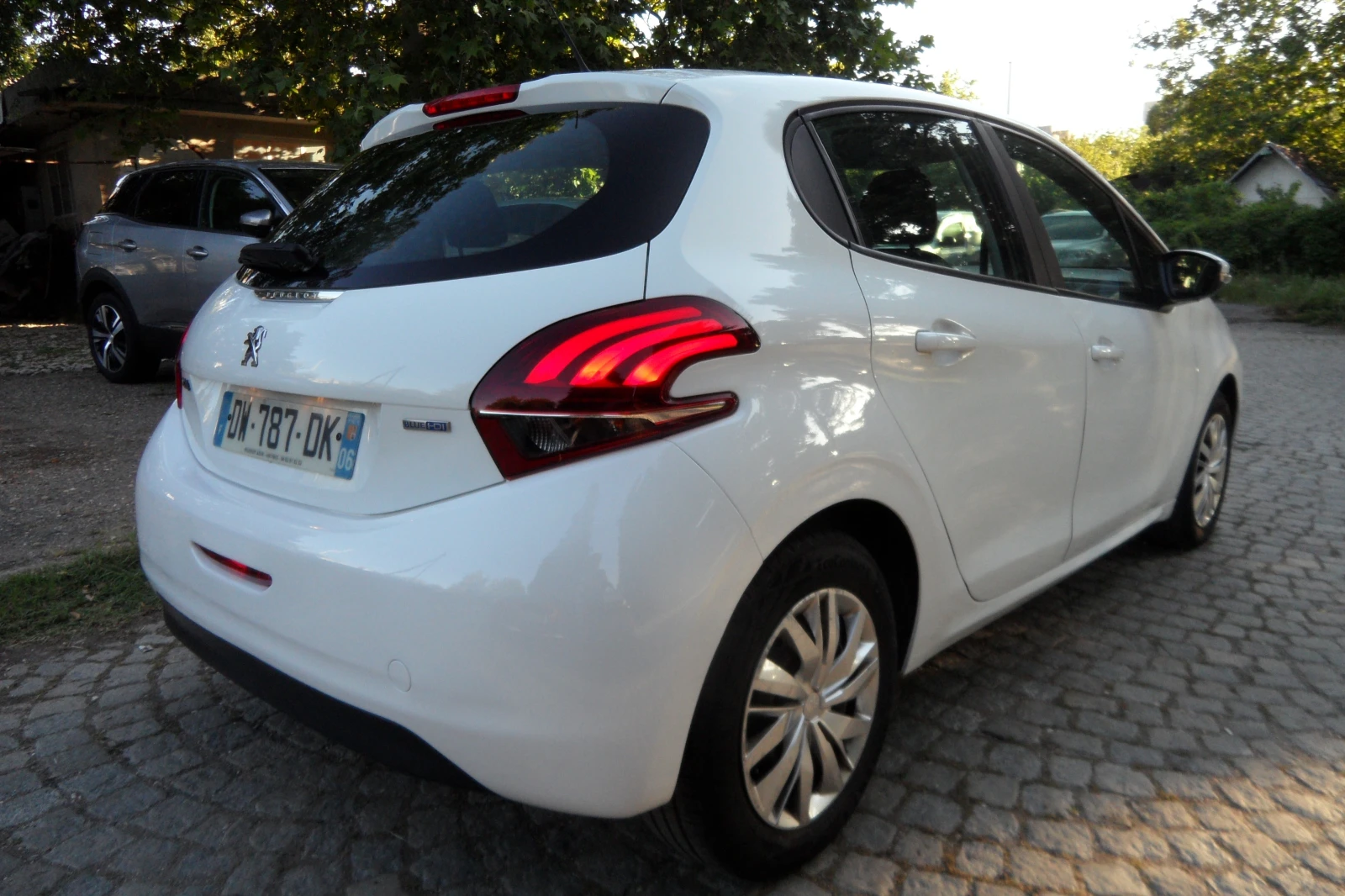 Peugeot 208 1.6 HDI / EURO6 , снимка 5 - Автомобили и джипове - 54767415