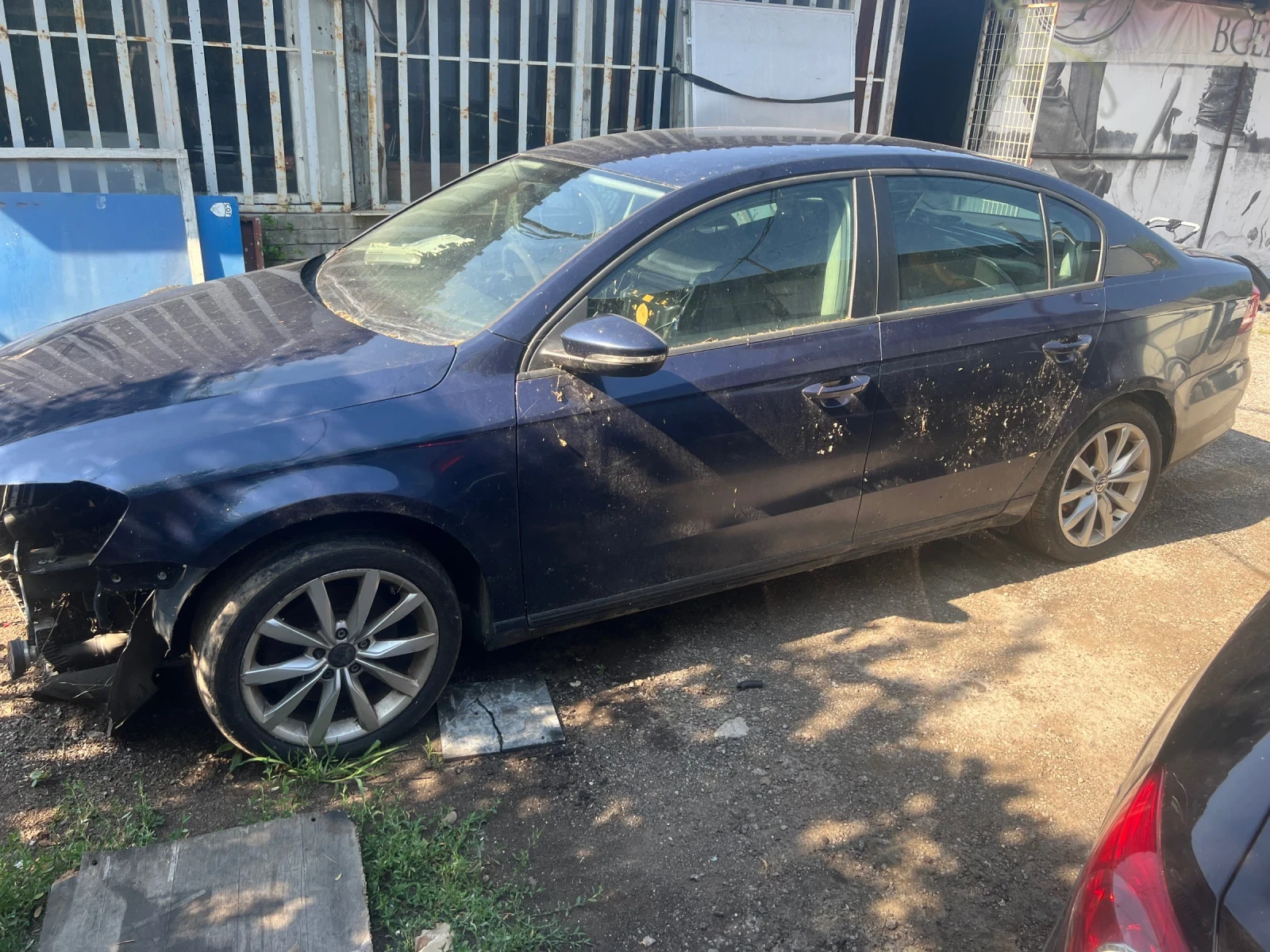 VW Passat 1.6TDI, снимка 3 - Автомобили и джипове - 55356874