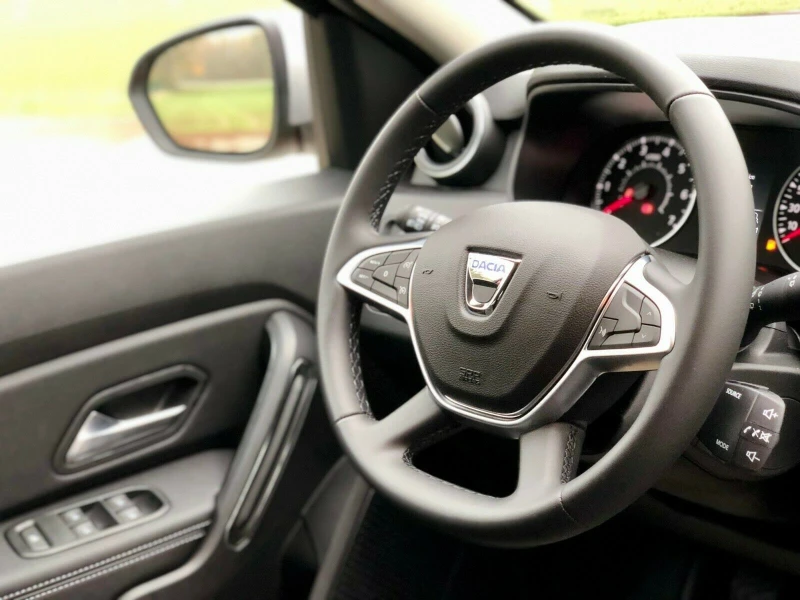 Dacia Duster ECO-G, в гаранция до 2028, снимка 5 - Автомобили и джипове - 52935135