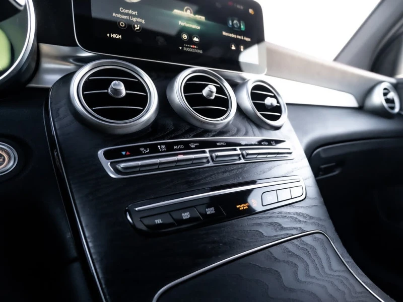 Mercedes-Benz GLC 43 AMG 360* DISTRONIK* BURMASTER* KEYLESS* PANO* AMBIENT, снимка 14 - Автомобили и джипове - 53100461