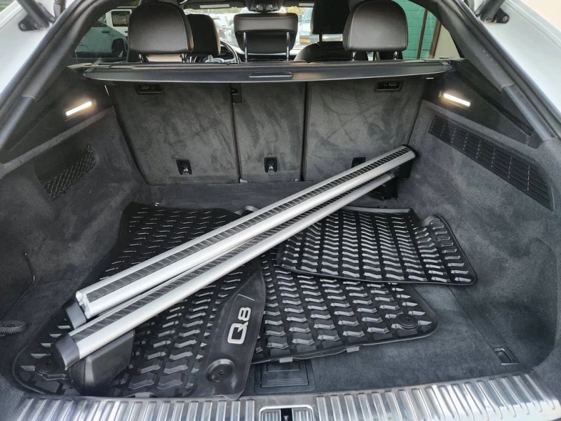 Audi Q8  Progressiv / 360 / DISTRONIC / PANO / ОБДУХВАНЕ , снимка 12 - Автомобили и джипове - 53422408