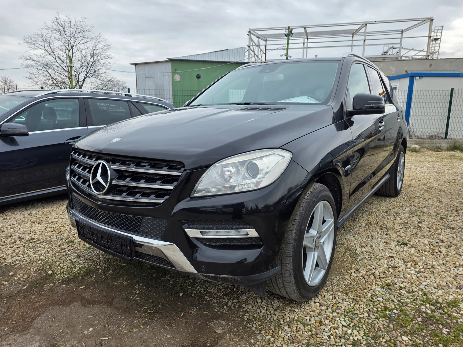 Mercedes-Benz ML 350 CDI BLUEEFFICIENCY BLUETEC EURO6B - КАТО НОВА!!!, снимка 3 - Автомобили и джипове - 52179754