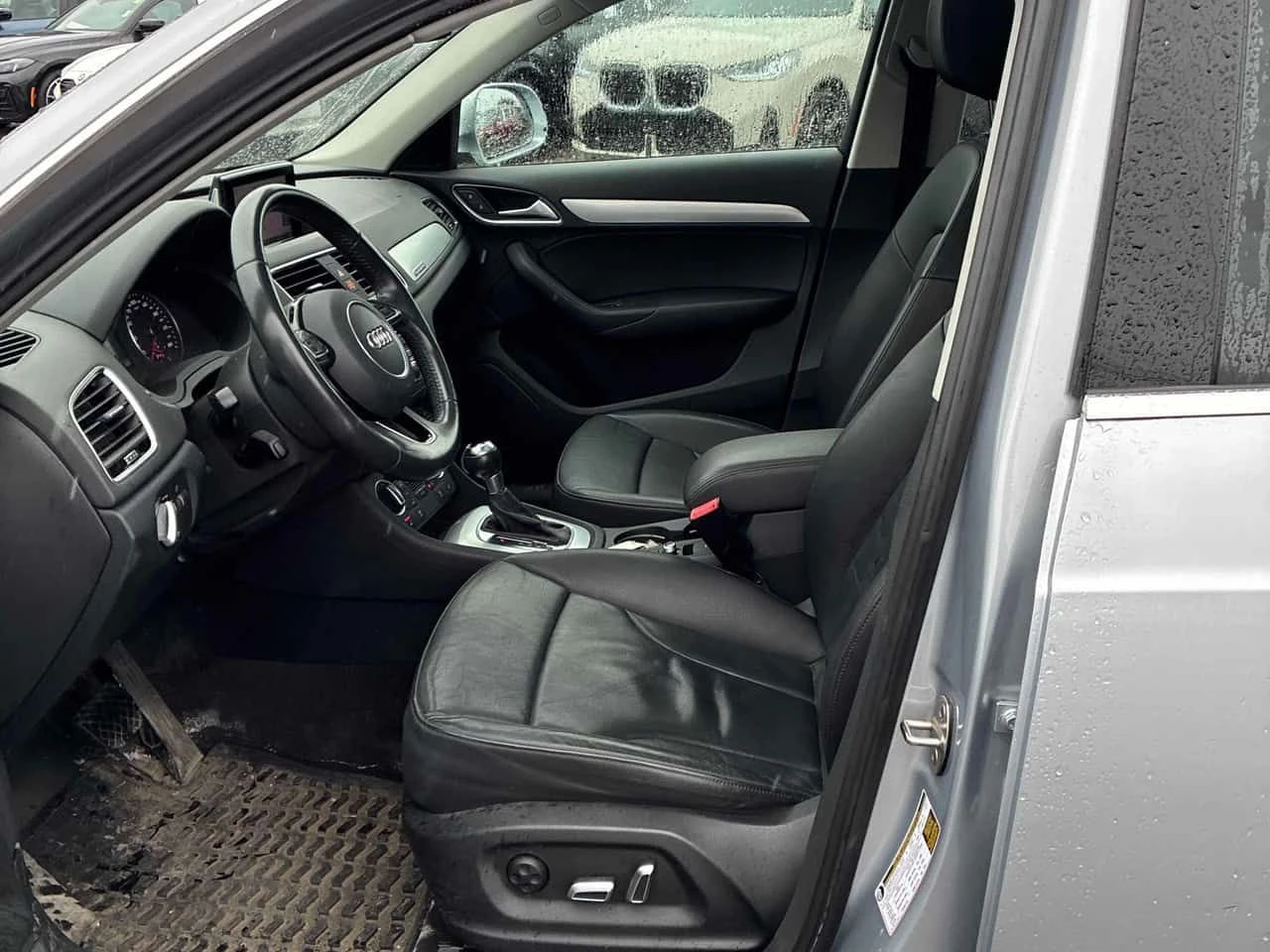 Audi Q3 * Progressiv * CARFAX * БЕЗ ПЪРВОНАЧАЛНА ВНОСКА, снимка 12 - Автомобили и джипове - 54312863