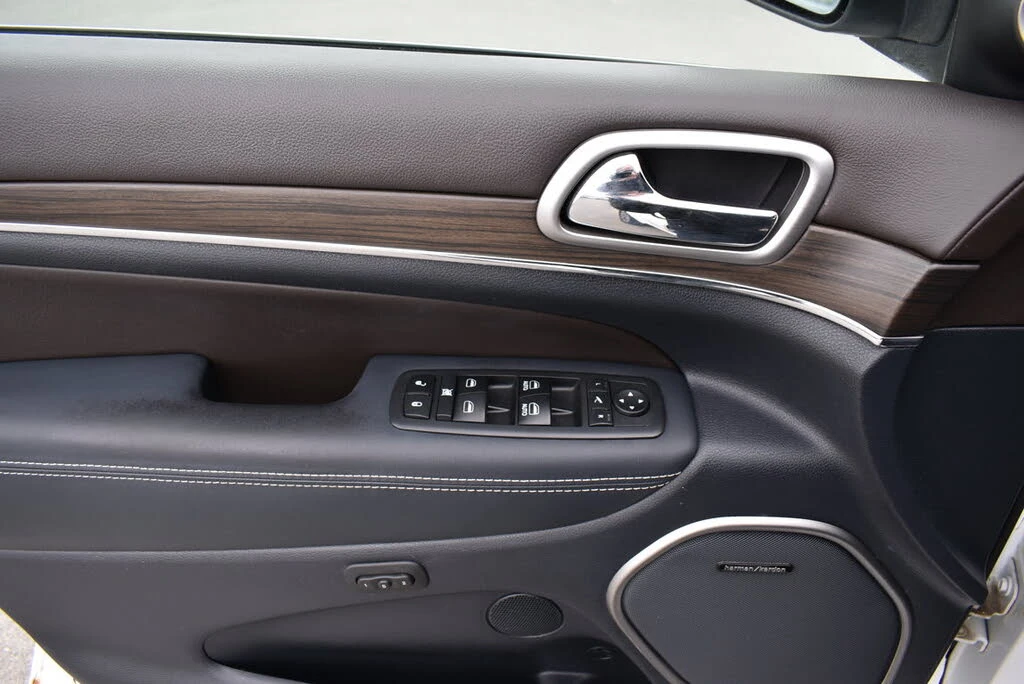 Jeep Grand cherokee OVERLAND| 8ZF| HARMAN/KARDON| DISTRONIC| ПАНО, снимка 10 - Автомобили и джипове - 54960931