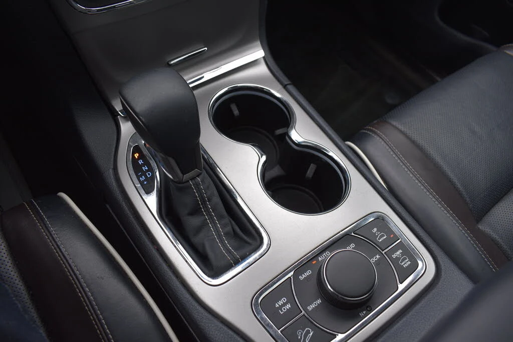 Jeep Grand cherokee OVERLAND| 8ZF| HARMAN/KARDON| DISTRONIC| ПАНО, снимка 11 - Автомобили и джипове - 54960931