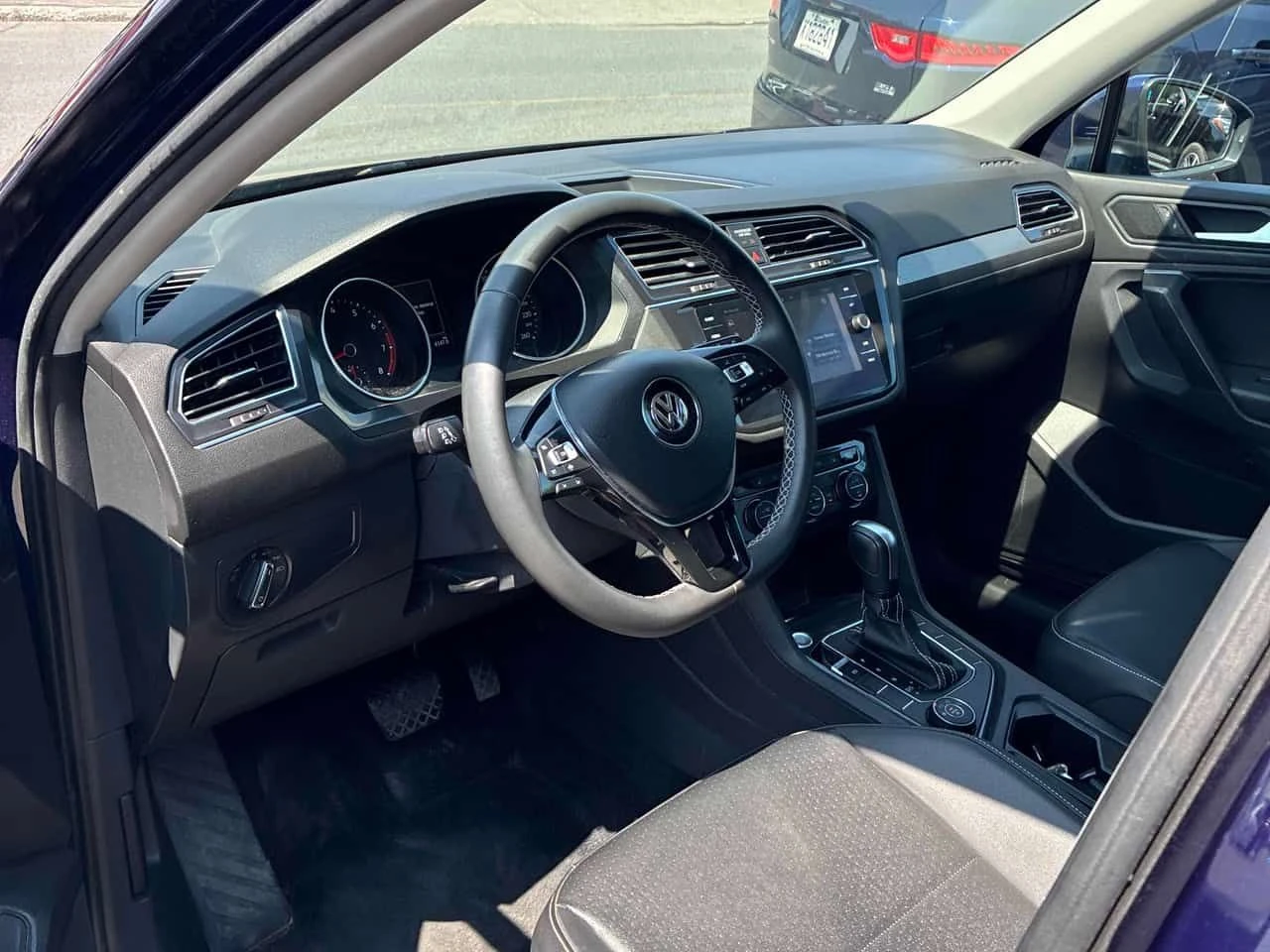 VW Tiguan 4MOTION | CARFAX | БЕЗ ПЪРВОНАЧАЛНА ВНОСКА, снимка 10 - Автомобили и джипове - 55179782