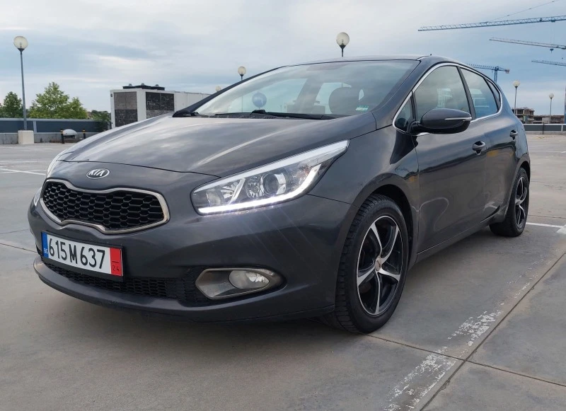 Kia Ceed 1.4i. Камера/ NAVI / LED, снимка 1 - Автомобили и джипове - 47735380