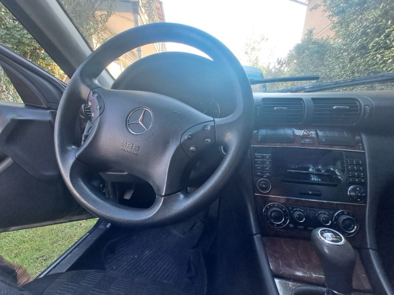 Mercedes-Benz 220, снимка 4 - Автомобили и джипове - 46411992