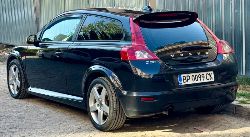 Volvo C30 1.6D R-Design, снимка 3 - Автомобили и джипове - 47598555