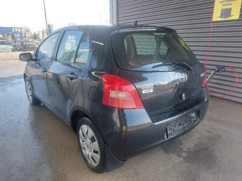 Toyota Yaris 1.1 бензин клима , снимка 4 - Автомобили и джипове - 49566567