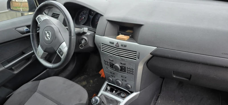 Opel Astra 1.7CDTI, снимка 2 - Автомобили и джипове - 51665322