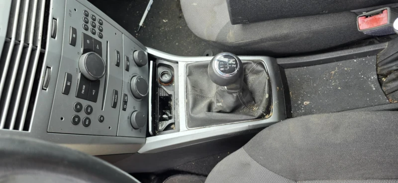 Opel Astra 1.7CDTI, снимка 4 - Автомобили и джипове - 51665322