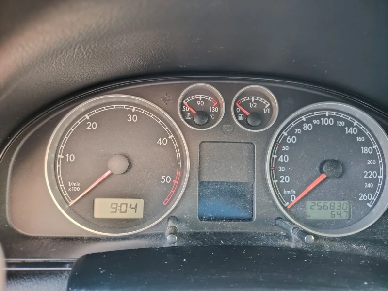 VW Passat 2.5 TDI, снимка 8 - Автомобили и джипове - 51227069
