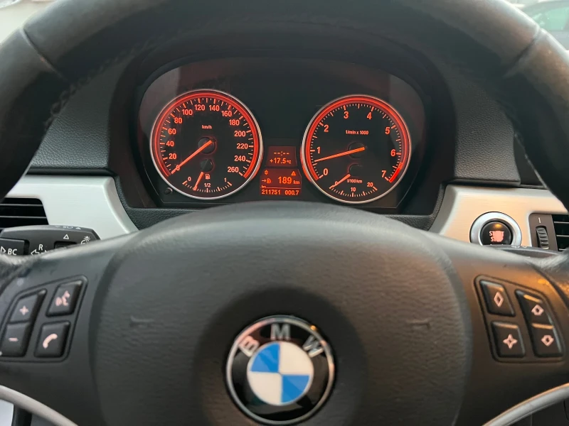 BMW 318 2.0i Кожа/Нави/Памет/Подгрев/, снимка 13 - Автомобили и джипове - 51383939