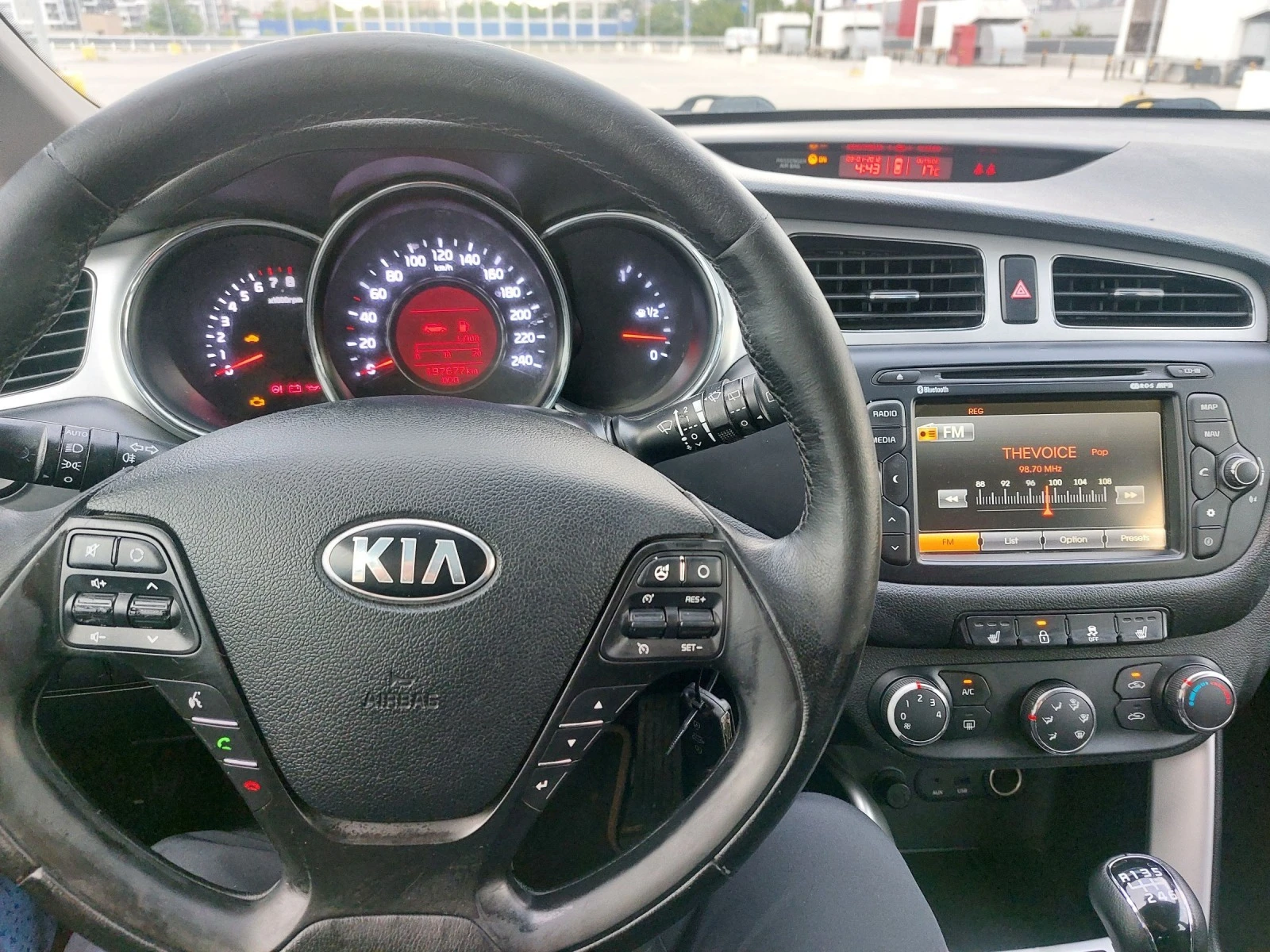 Kia Ceed 1.4i. Камера/ NAVI / LED - изображение 10