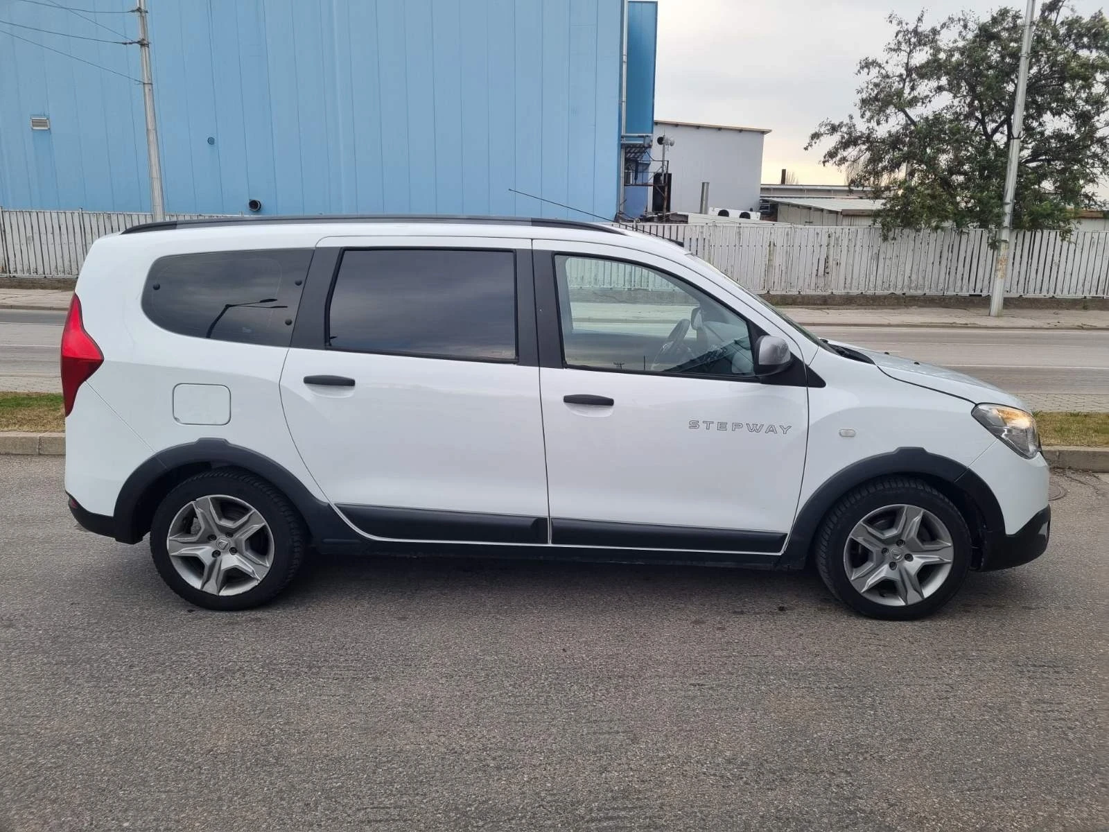 Dacia Lodgy 1.2 STEPWAY 89000 km 7 МЕСТА - изображение 2