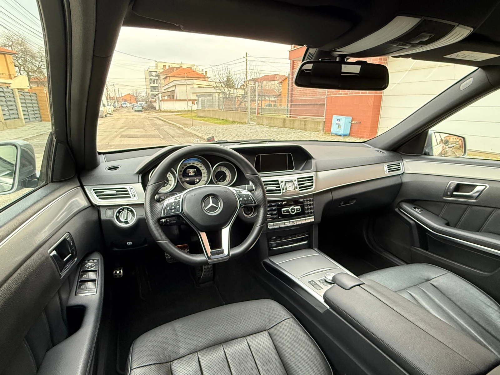 Mercedes-Benz E 250 AMG-PAKET-FACELIFT-4X4-AVTOMAT-ШВЕЙЦАРИЯ - изображение 9