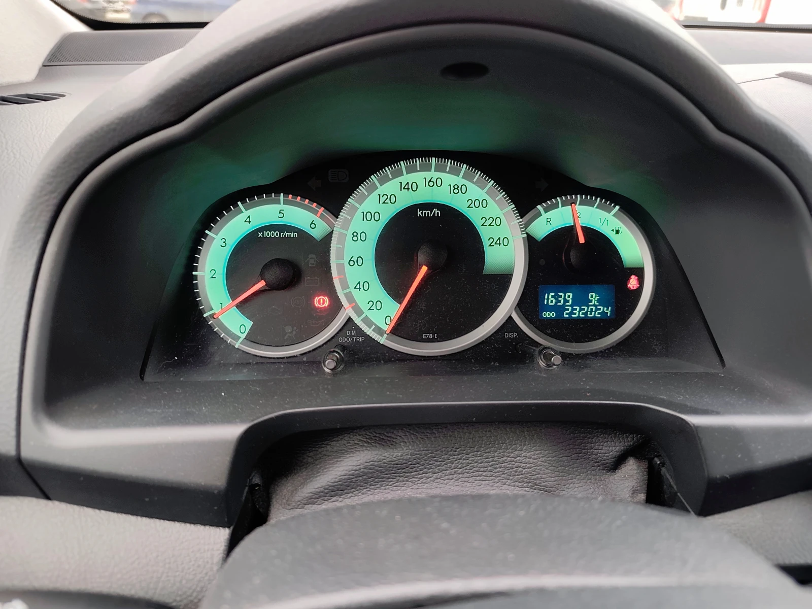 Toyota Corolla verso  - изображение 10