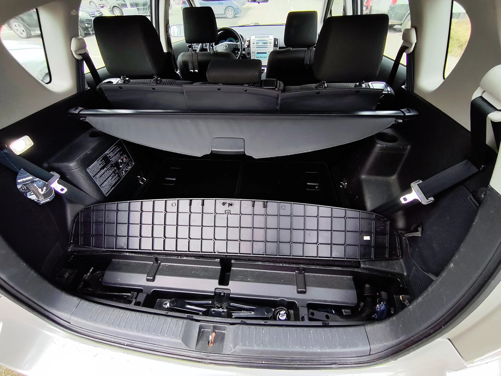 Toyota Corolla verso  - изображение 8