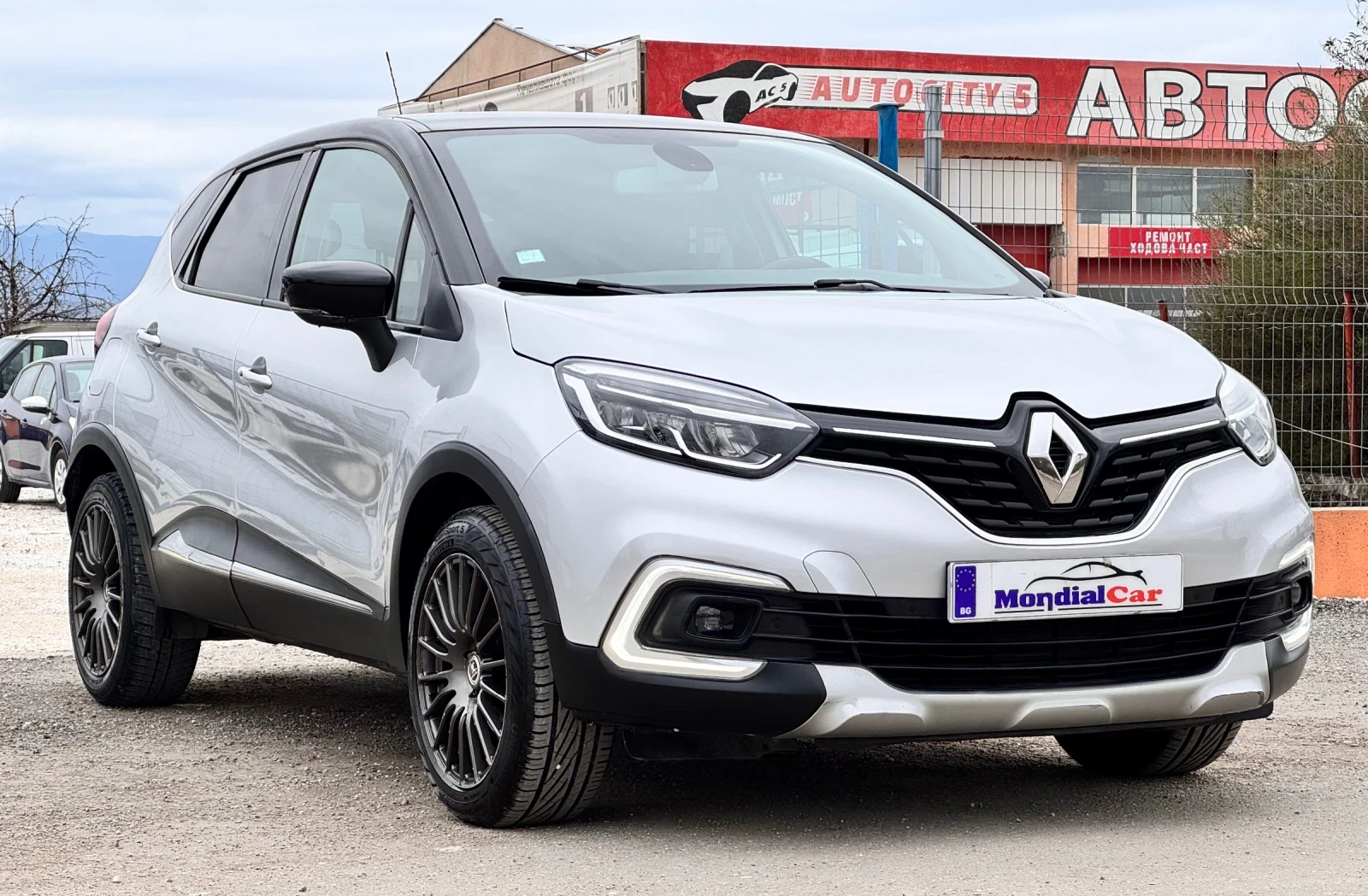 Renault Captur 1.5 dci 110kc INTENS KeylessGo/Cruise/Led/Navi/Cam, снимка 3 - Автомобили и джипове - 53949190