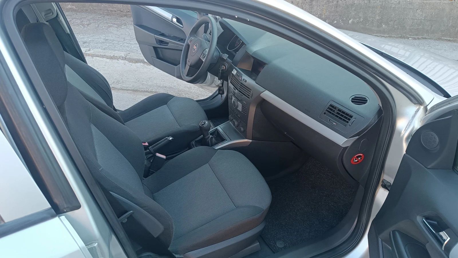 Opel Astra 1.6 перфектен.навигация , снимка 13 - Автомобили и джипове - 54321688