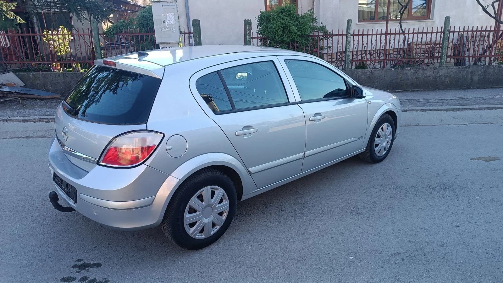 Opel Astra 1.6 перфектен.навигация , снимка 7 - Автомобили и джипове - 54321688