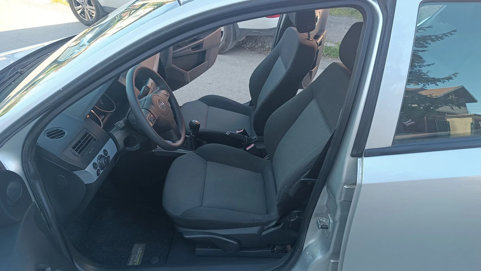 Opel Astra 1.6 перфектен.навигация , снимка 10 - Автомобили и джипове - 54321688