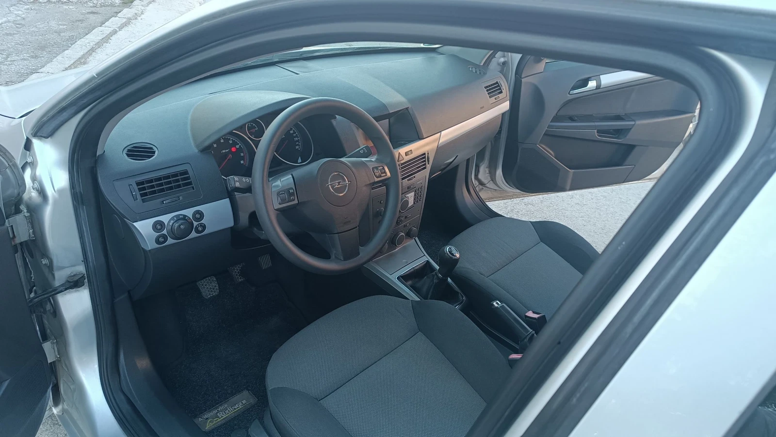 Opel Astra 1.6 перфектен.навигация , снимка 14 - Автомобили и джипове - 54321688