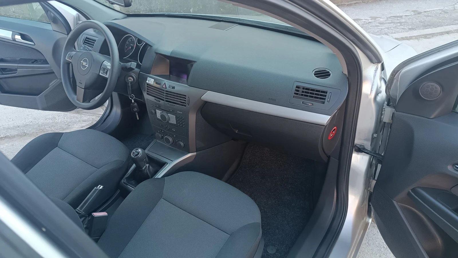 Opel Astra 1.6 перфектен.навигация , снимка 11 - Автомобили и джипове - 54321688