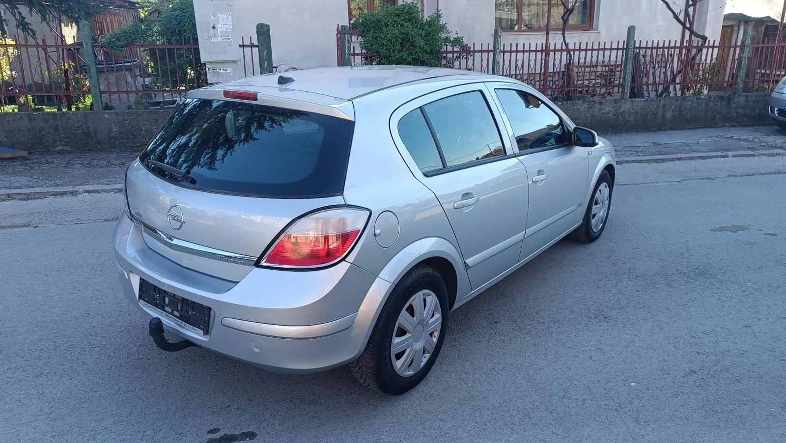 Opel Astra 1.6 перфектен.навигация , снимка 3 - Автомобили и джипове - 54321688