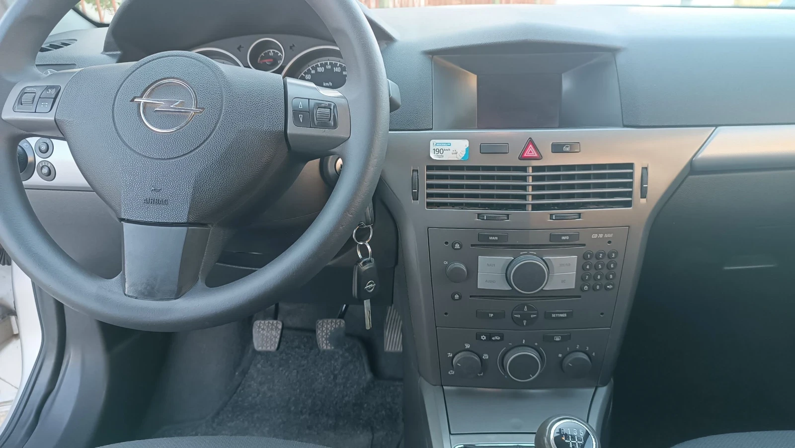 Opel Astra 1.6 перфектен.навигация , снимка 17 - Автомобили и джипове - 54321688