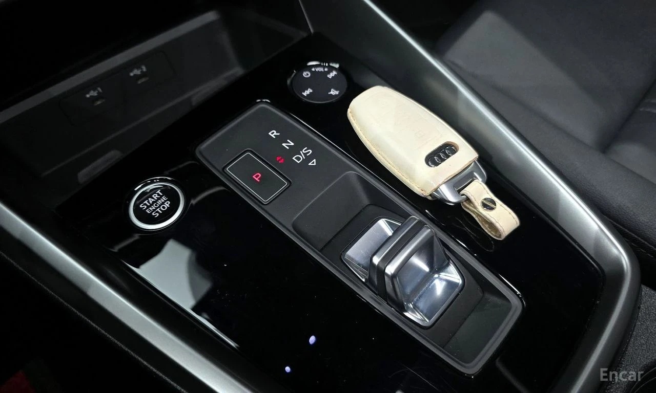 Audi A3 40TFSI* ПАНОРАМА* КОЖА* ПОДГРЕВ* , снимка 14 - Автомобили и джипове - 54342393