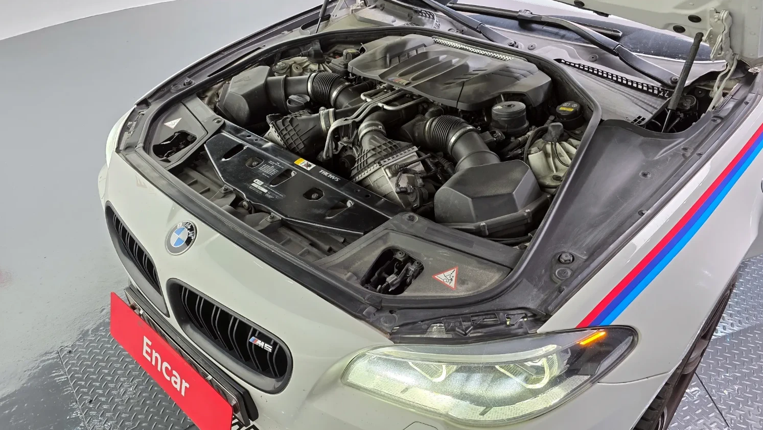 BMW M5 BOWER&WILKINS | HEAD UP , снимка 16 - Автомобили и джипове - 54632396