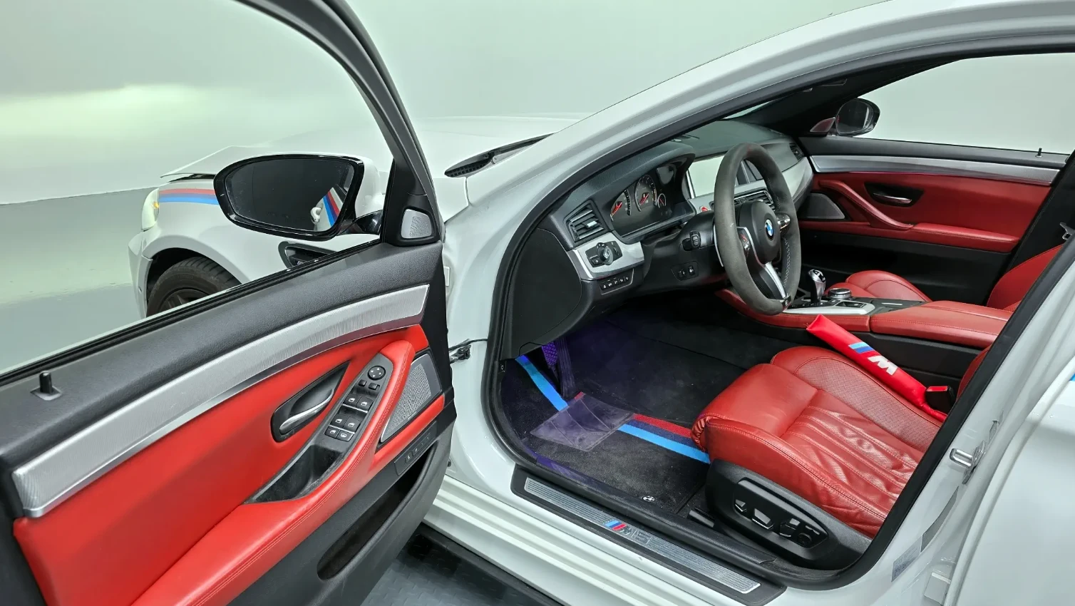 BMW M5 BOWER&WILKINS | HEAD UP , снимка 7 - Автомобили и джипове - 54632396