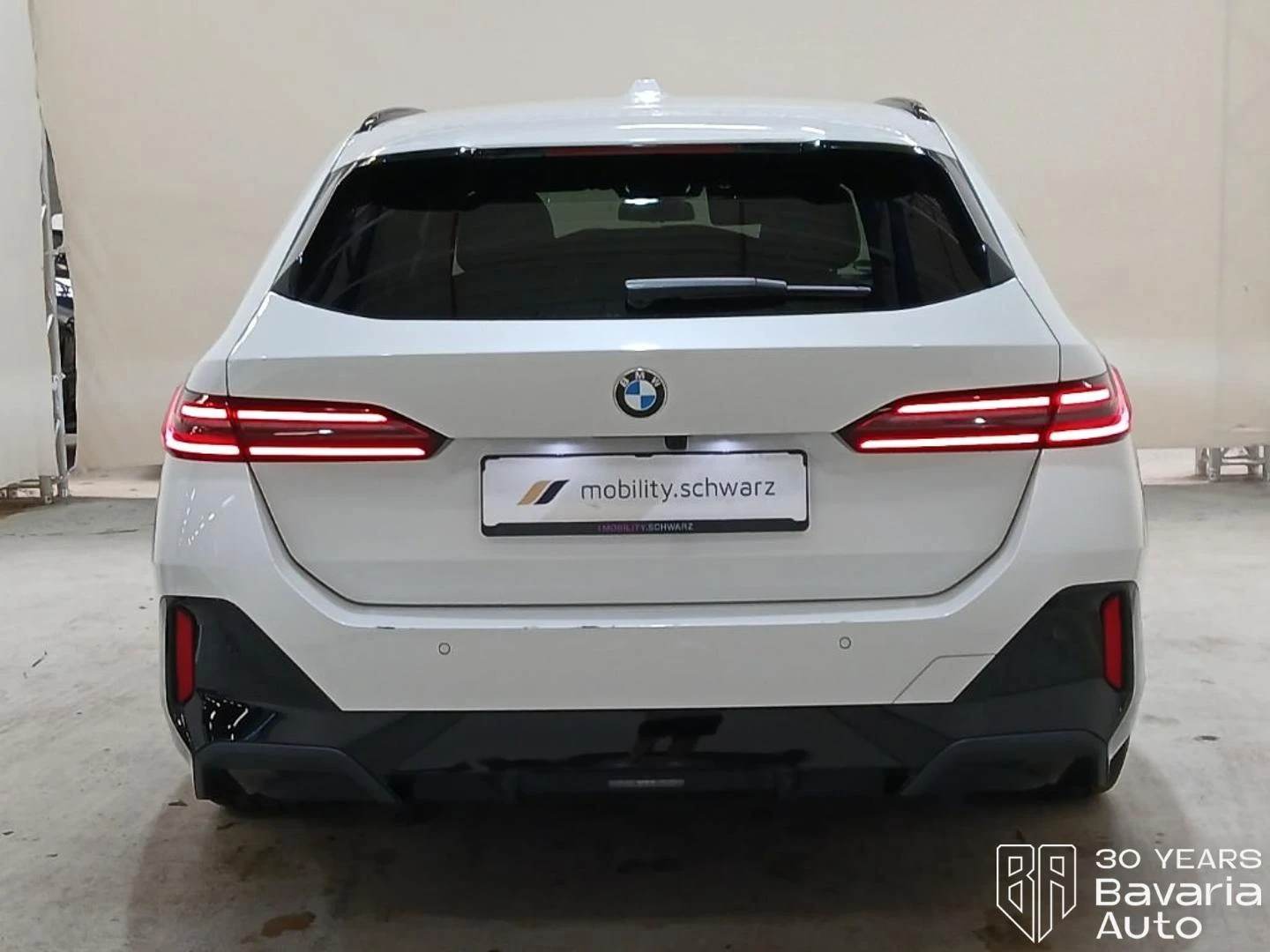 BMW 520 d Touring  xDrive M Sport Paket, снимка 3 - Автомобили и джипове - 55215093