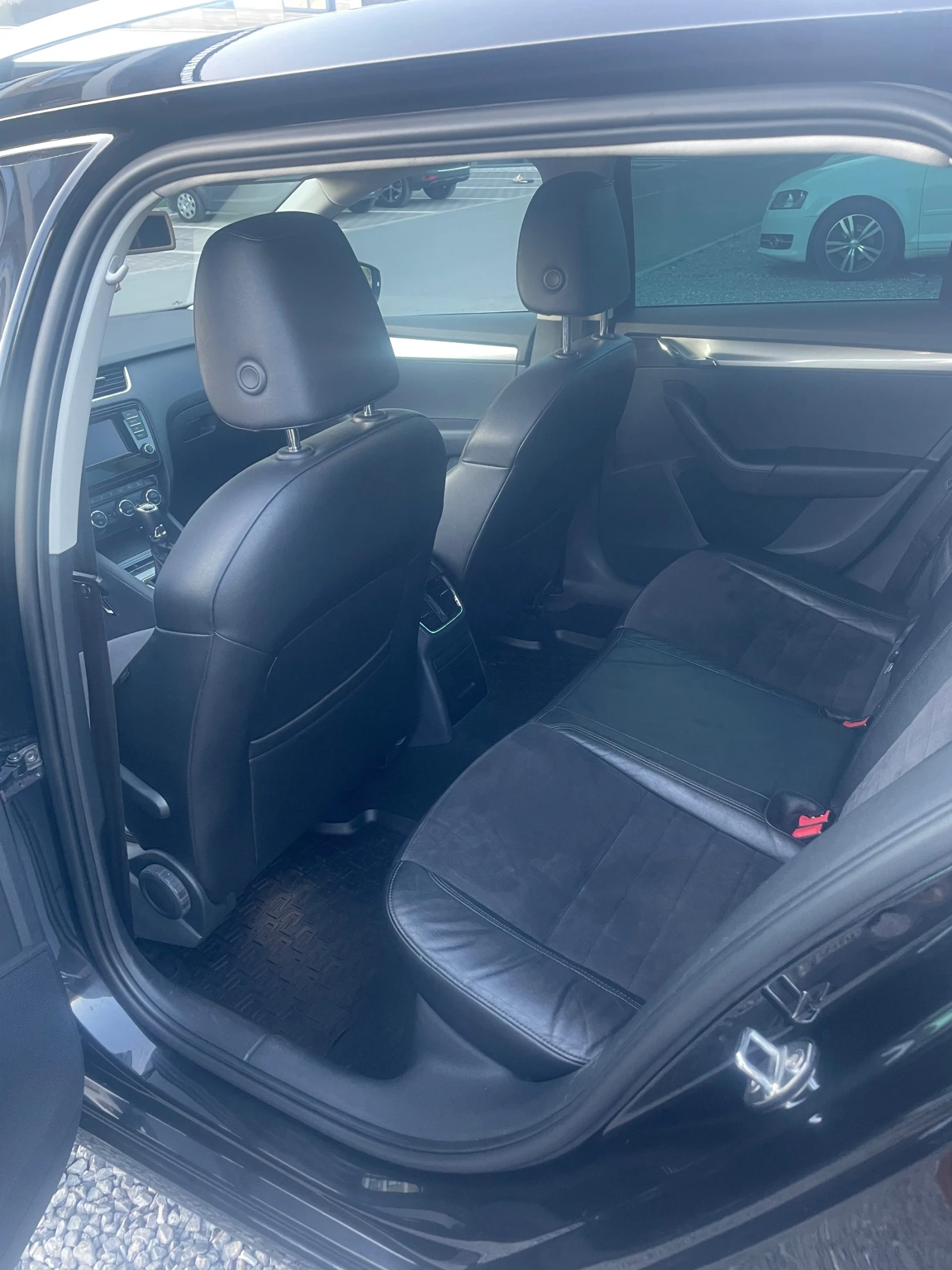 Skoda Octavia 2.0 TDI 150hp, снимка 9 - Автомобили и джипове - 55775860