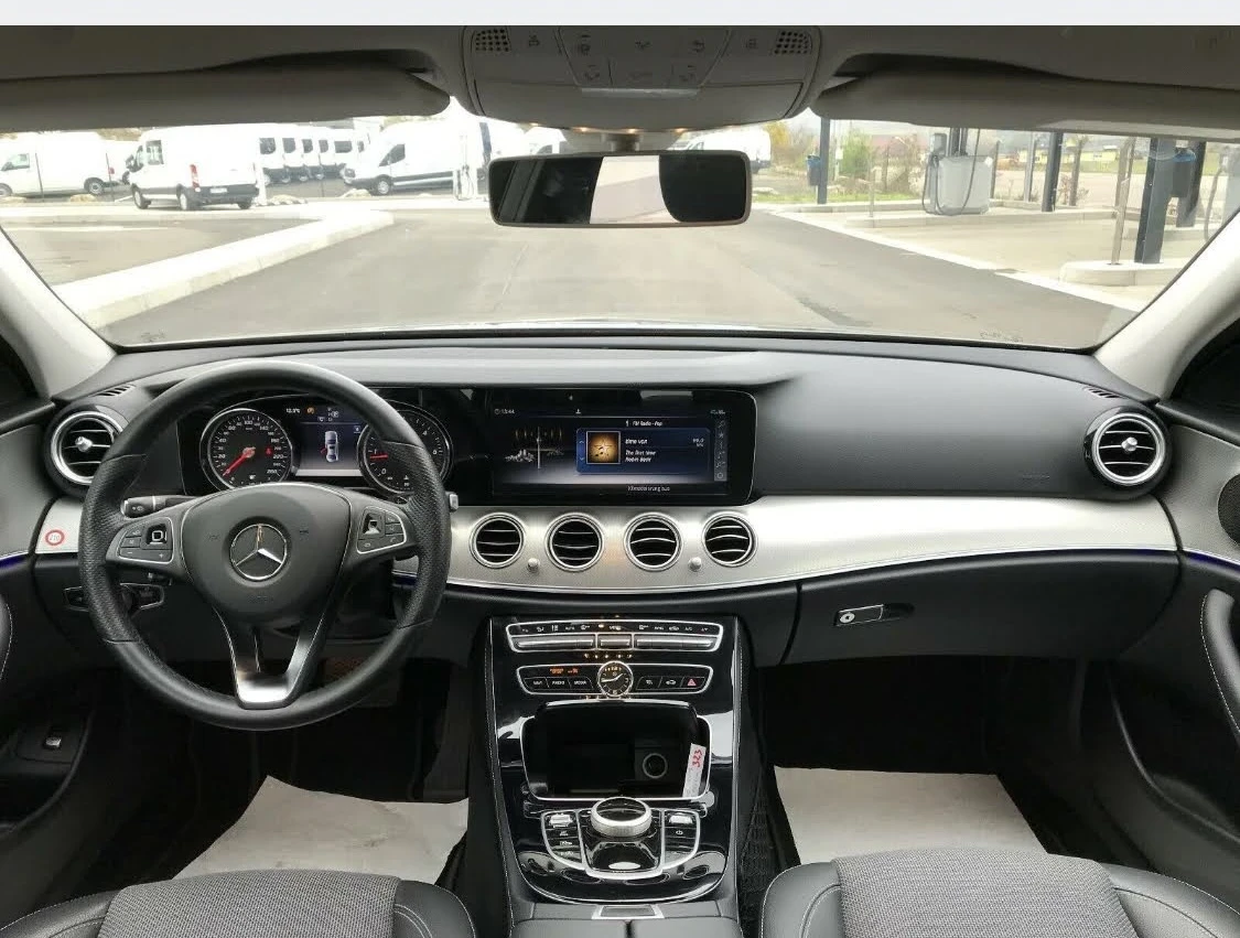 Mercedes-Benz E 220, снимка 2 - Автомобили и джипове - 56248133