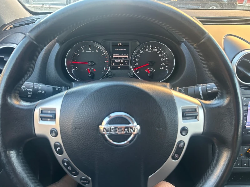 Nissan Qashqai ЩВЕЙЦАРИЯ, снимка 12 - Автомобили и джипове - 51515782