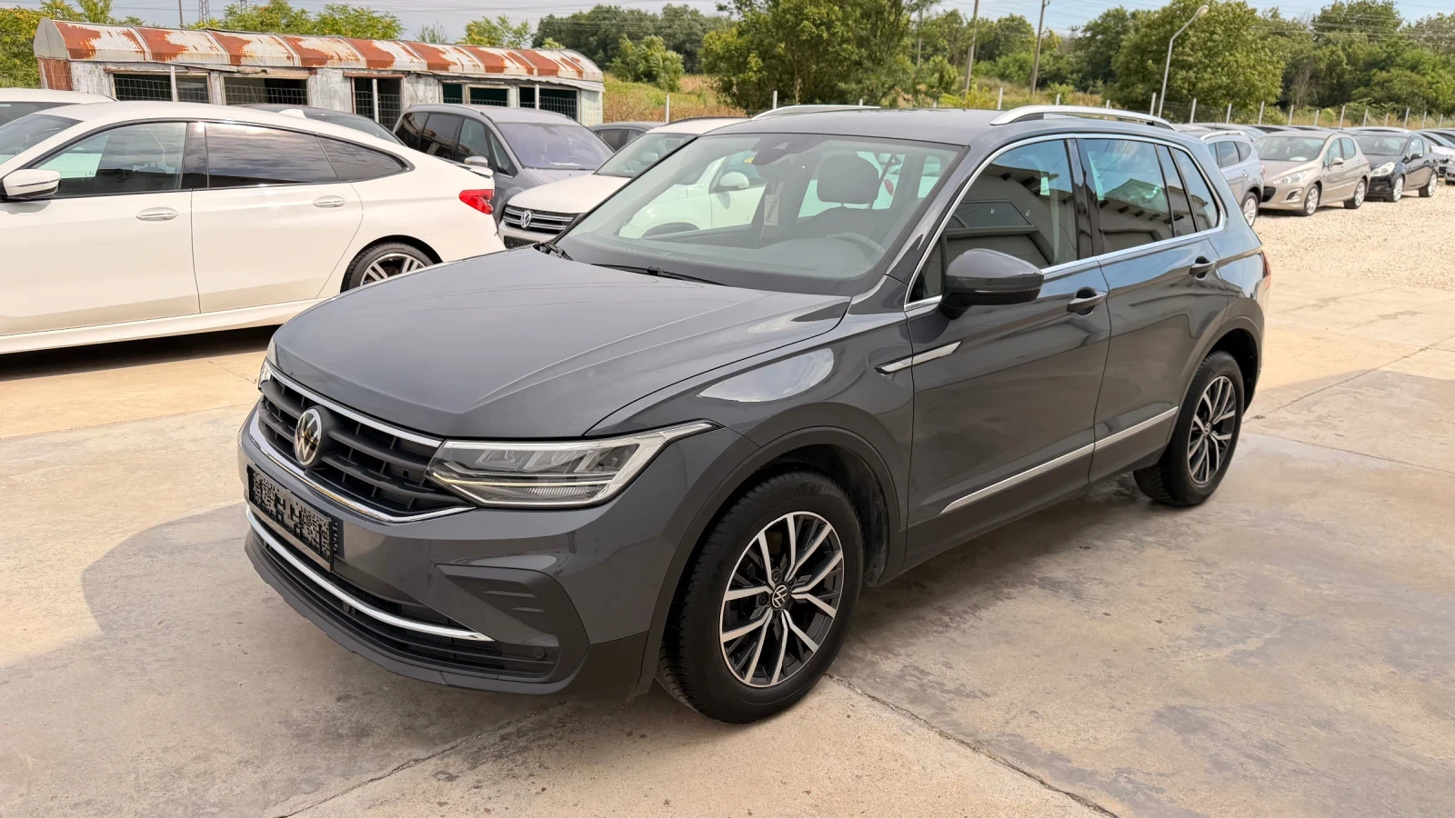 VW Tiguan 2.0tdi 150k.c 98 000km* DSG* Navi* Led* Nova* , снимка 2 - Автомобили и джипове - 52668675