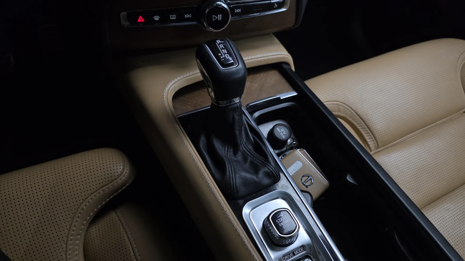 Volvo Xc90 D5 Inscription, Обдух., 360-к., Bowers&Willkins, снимка 12 - Автомобили и джипове - 54553248