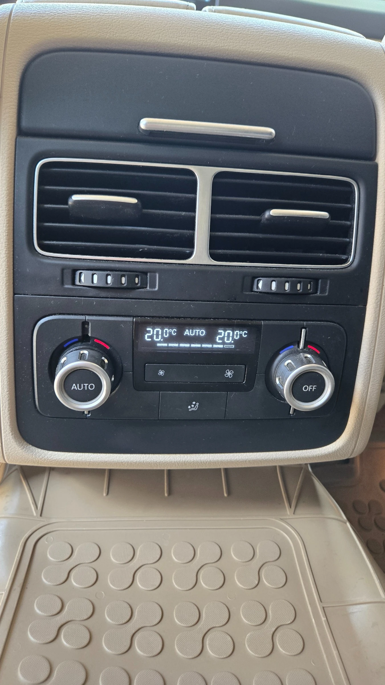 VW Touareg 3.0, снимка 12 - Автомобили и джипове - 54809434