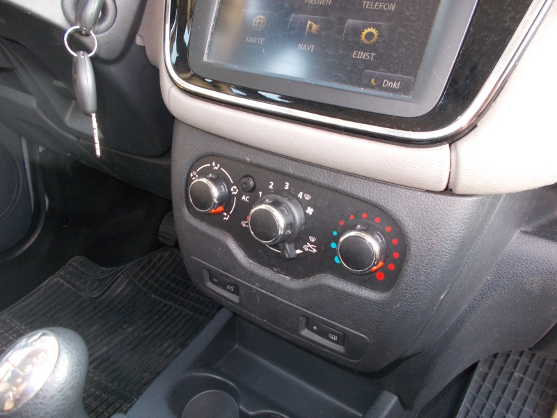 Dacia Lodgy 1.5 DCI, снимка 13 - Автомобили и джипове - 39255942