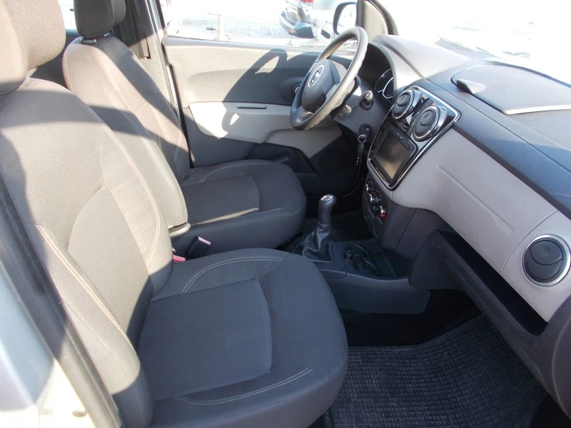 Dacia Lodgy 1.5 DCI, снимка 8 - Автомобили и джипове - 39255942