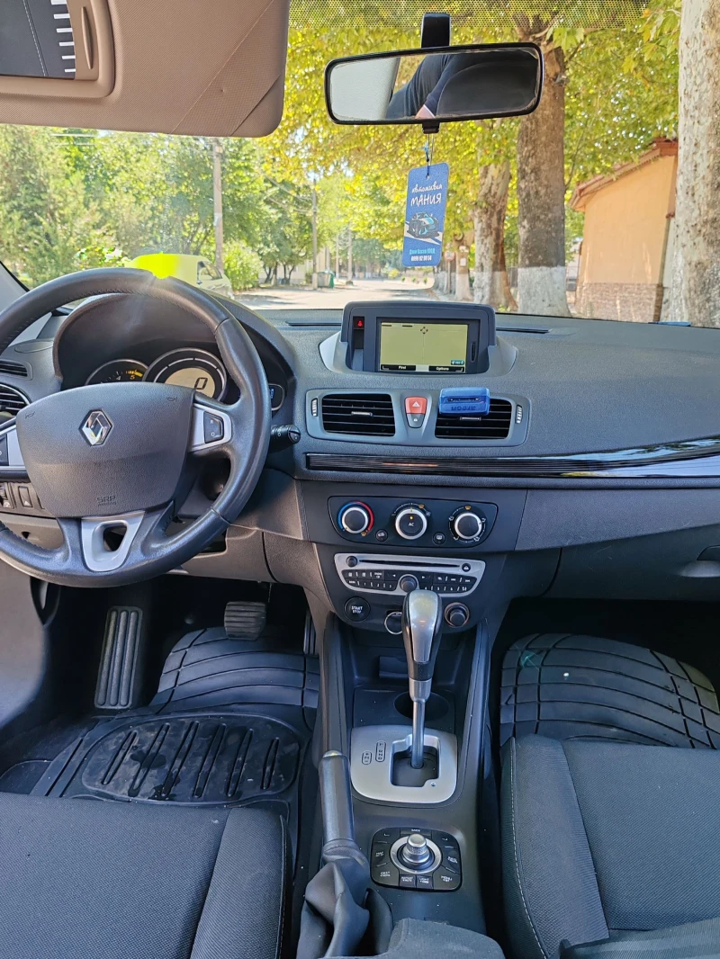 Renault Megane 1.5dci автоматик, снимка 17 - Автомобили и джипове - 47079011