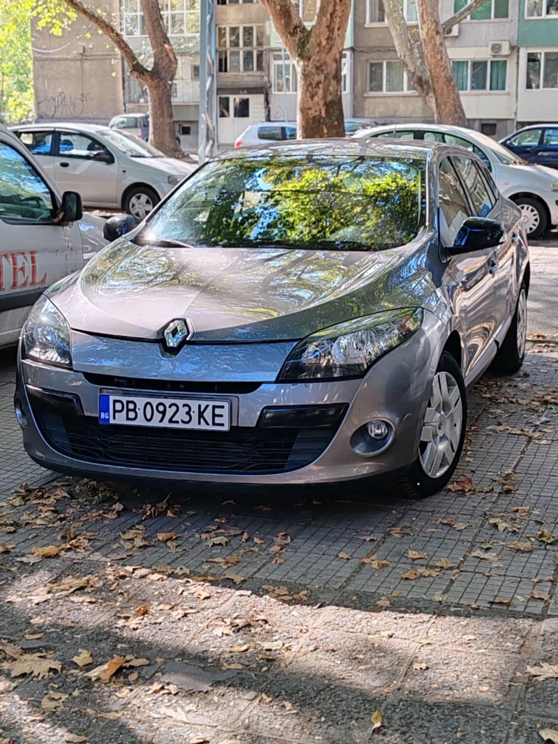 Renault Megane уникално запазен автомобил, снимка 2 - Автомобили и джипове - 47683849