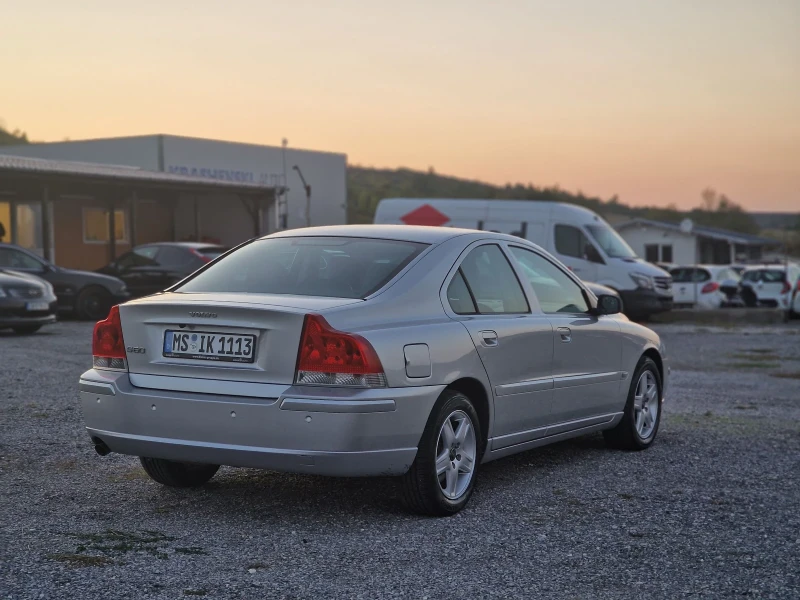 Volvo S60 2.4, снимка 5 - Автомобили и джипове - 47328491