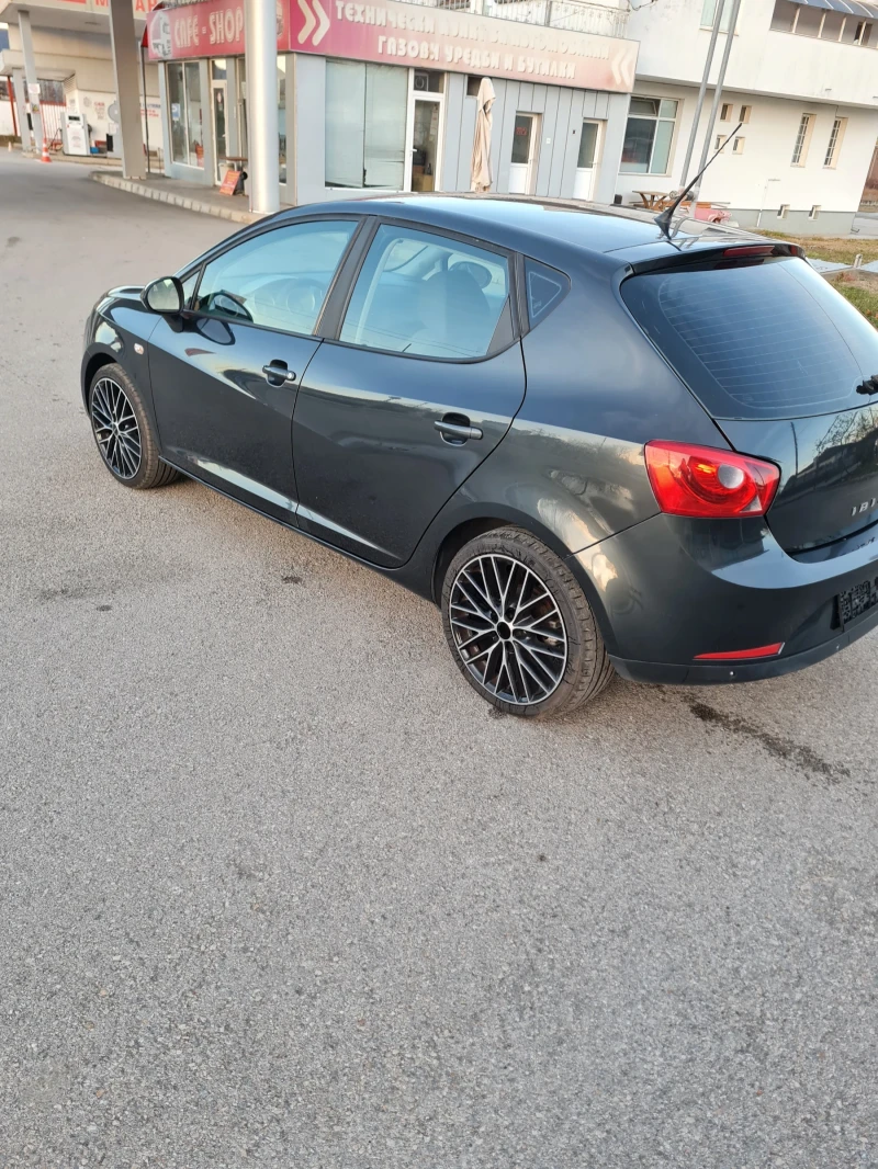 Seat Ibiza 1.6куб.105к.с. 2010г., снимка 4 - Автомобили и джипове - 52335094